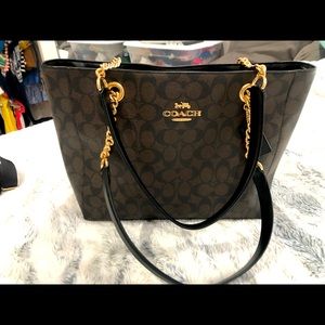 Women’s Authentic Coach tote bag/tote.